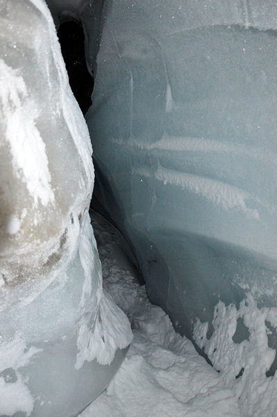 38 Icecave claustrophobia 2