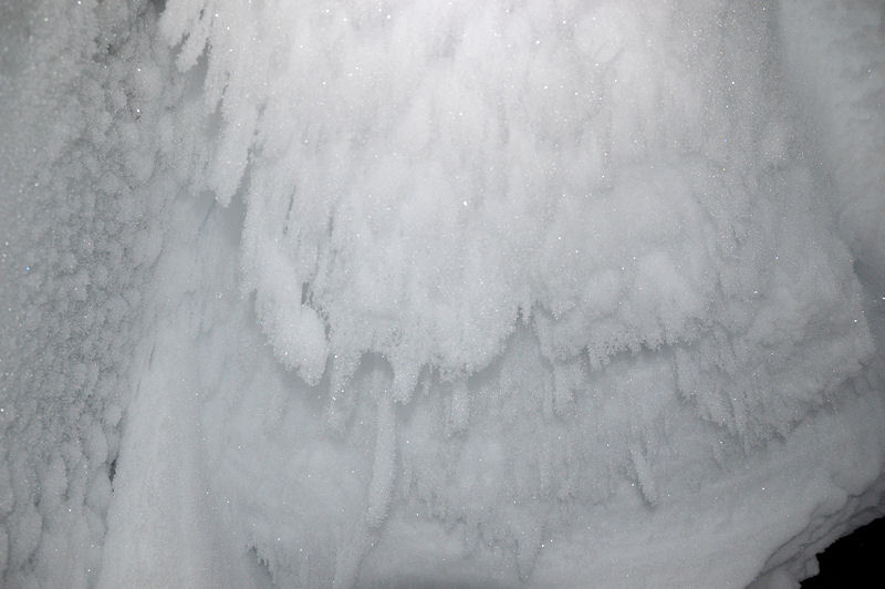 51 powdery roof in icecave