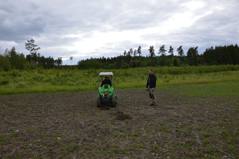 June 2014 117 kim tractor tomas 1