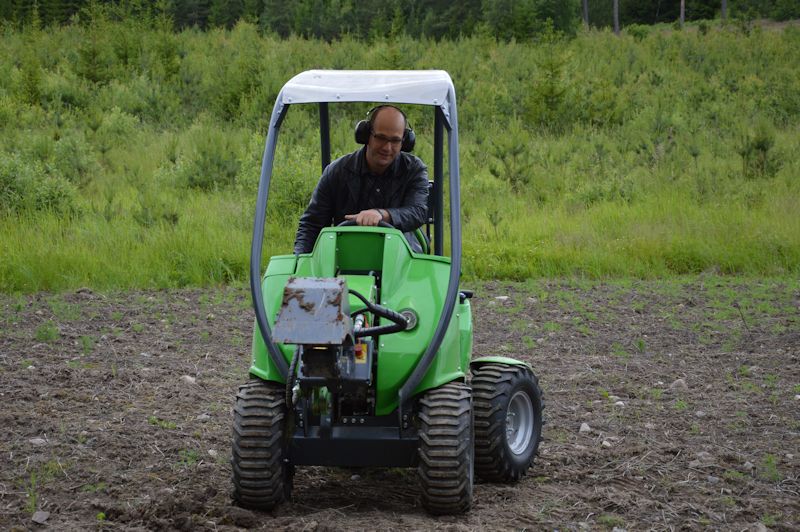 June 2014 127 kim tractor 3