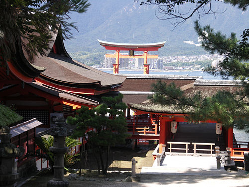 x Japan shrine and o tori